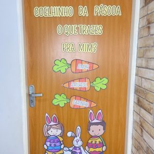 Decoração de porta - Páscoa Comercial